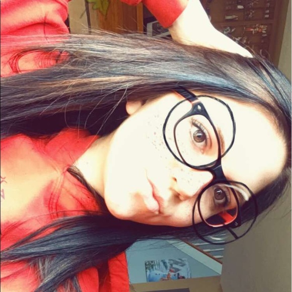 Meet your Posher, Hannah - Picture 1 of 1